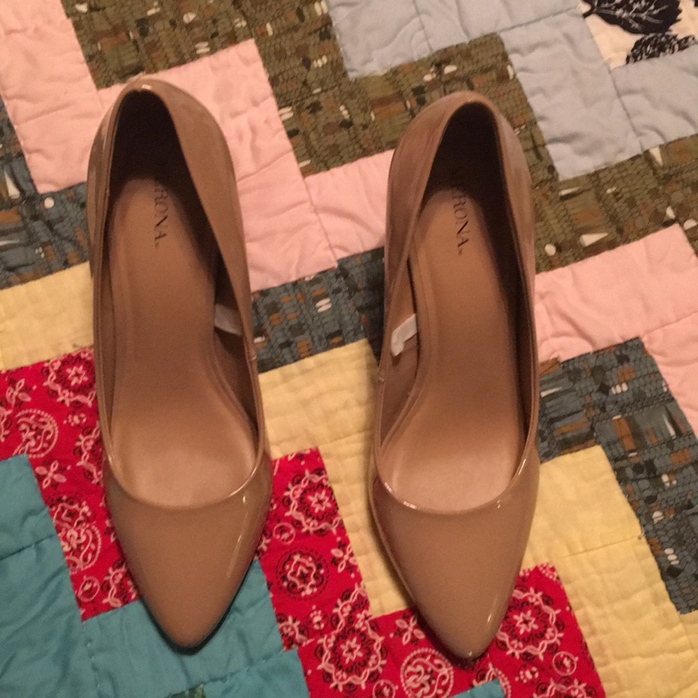 Merona nude 3 1/2 inch heeled shoes with point toe